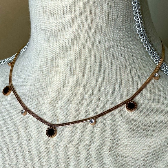 Beautiful necklace - Picture 3 of 8